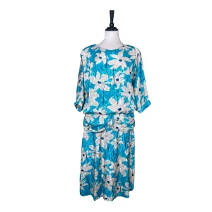 TURKOS & VIT 80-TALSKLÄNNING (L-XL)