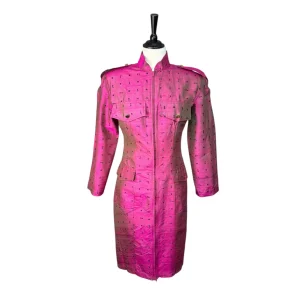 ROSA KLÄNNING I RÅSIDEN (XS)