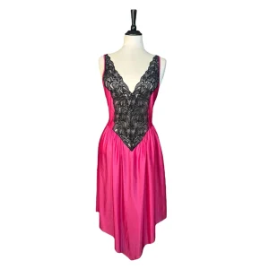 CERISE SLIPKLÄNNING MED SPETS (S)