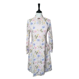 PASTELLFÄRGAD SPETSKLÄNNING (S-M)