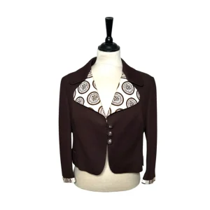 BRUN KAVAJ MED MÖNSTRAD KRAGE (M)